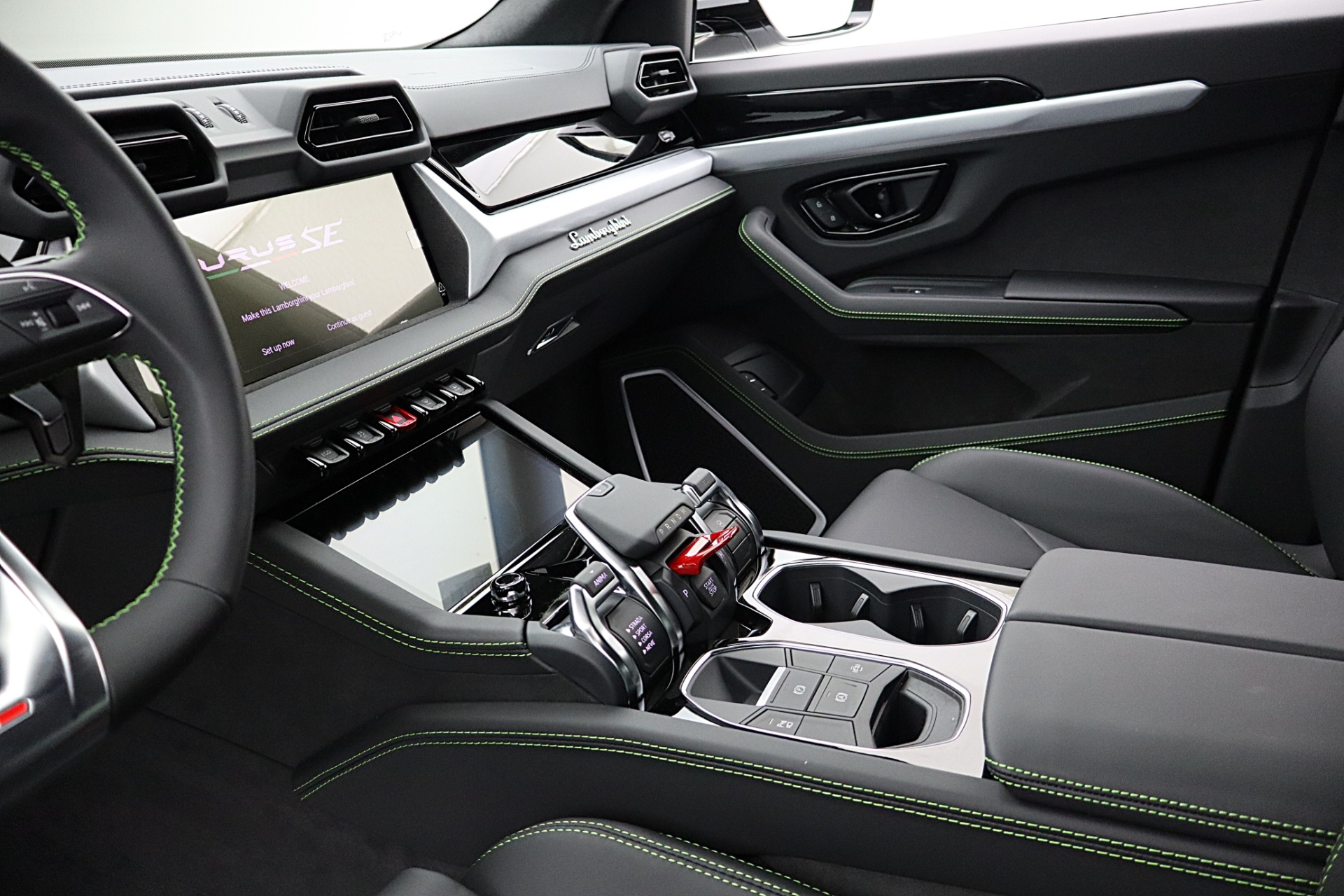 2026 Lamborghini Urus SE - Photo 23