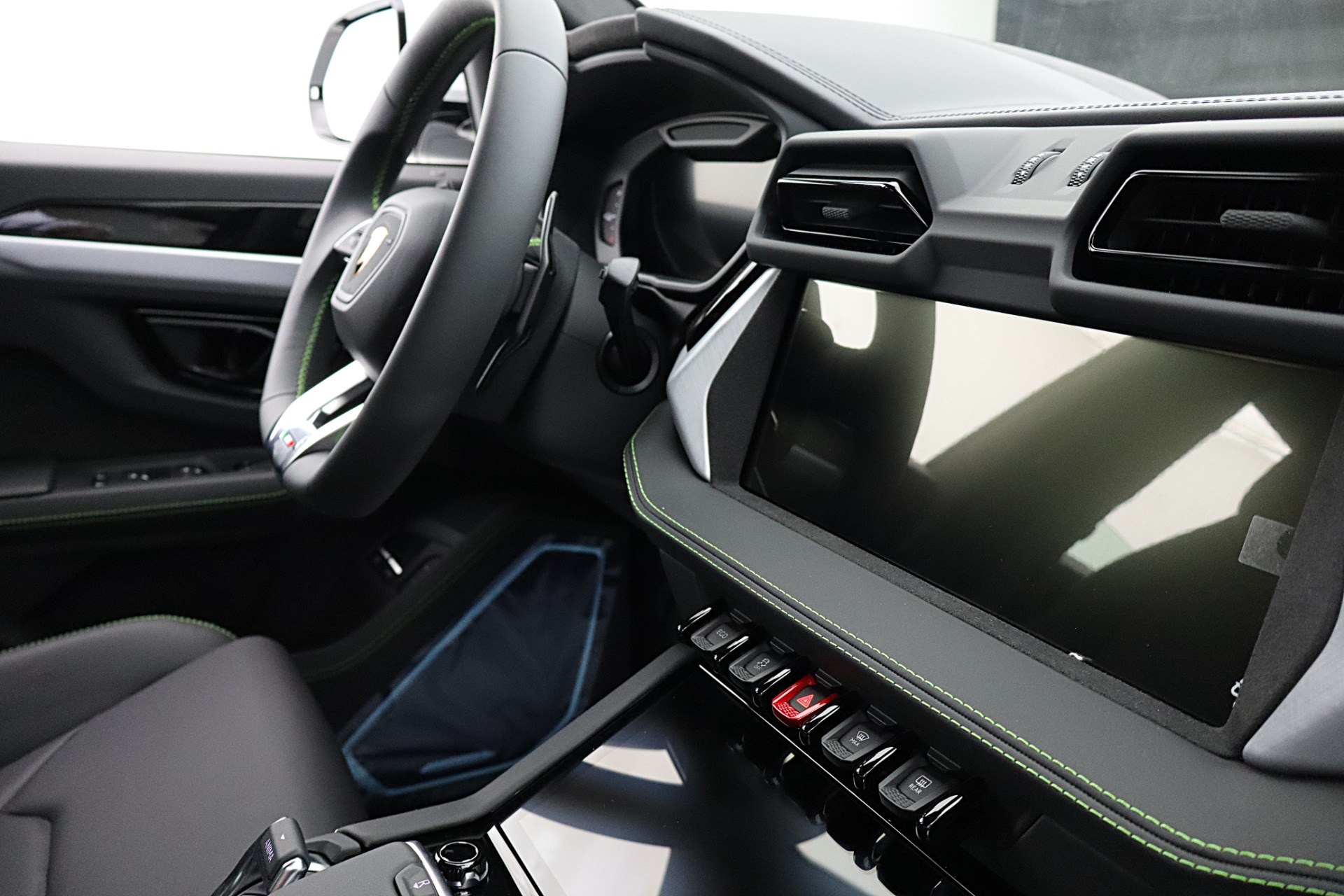 2026 Lamborghini Urus SE - Photo 24