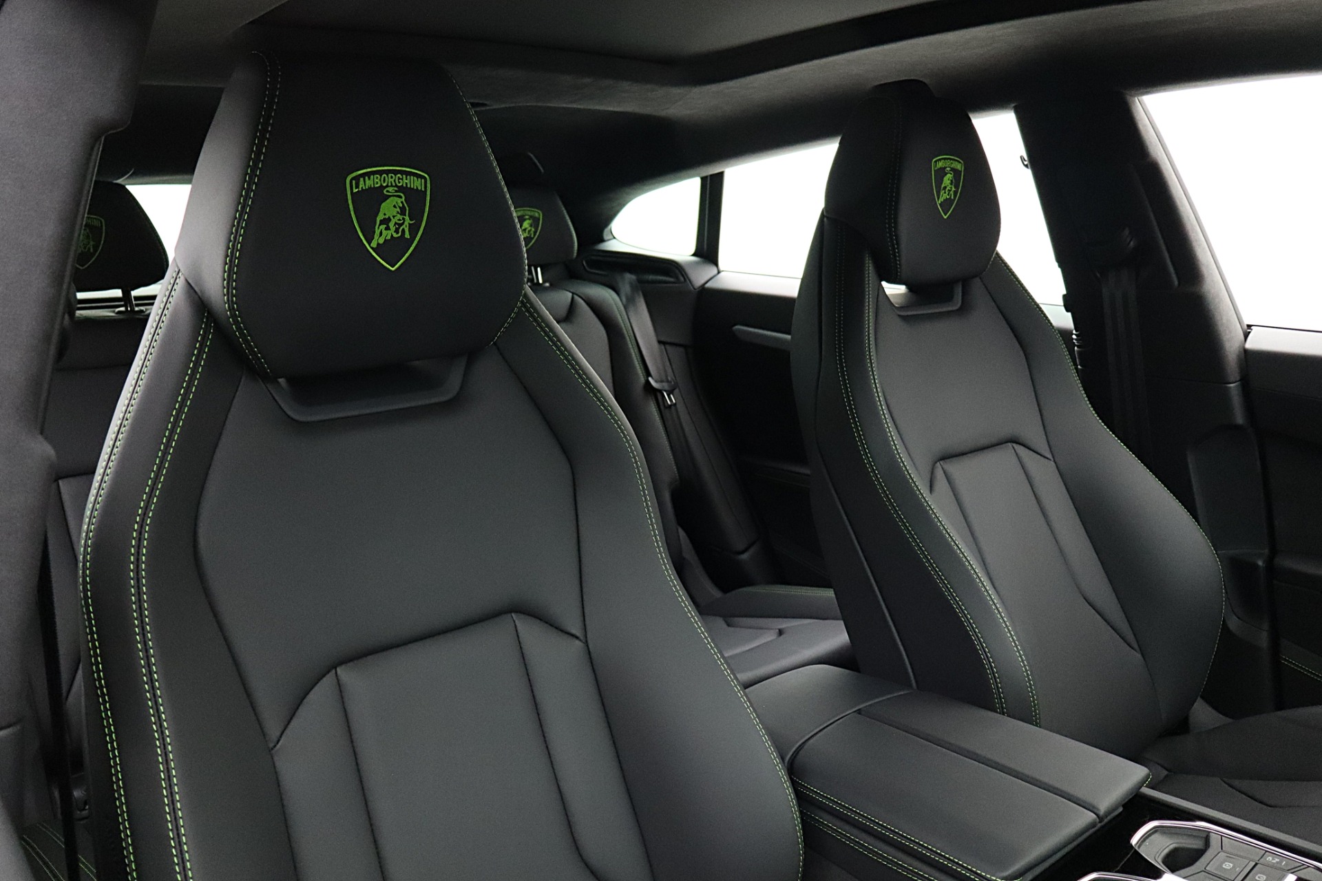 2026 Lamborghini Urus SE - Photo 28