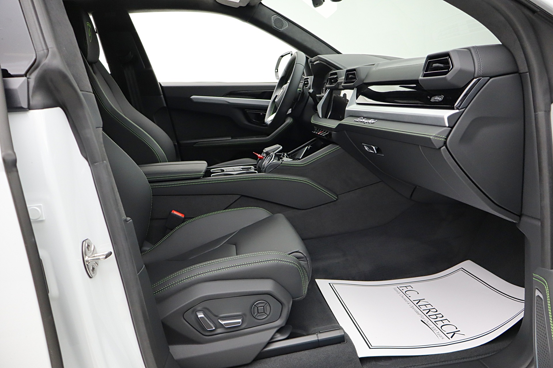 2026 Lamborghini Urus SE - Photo 29