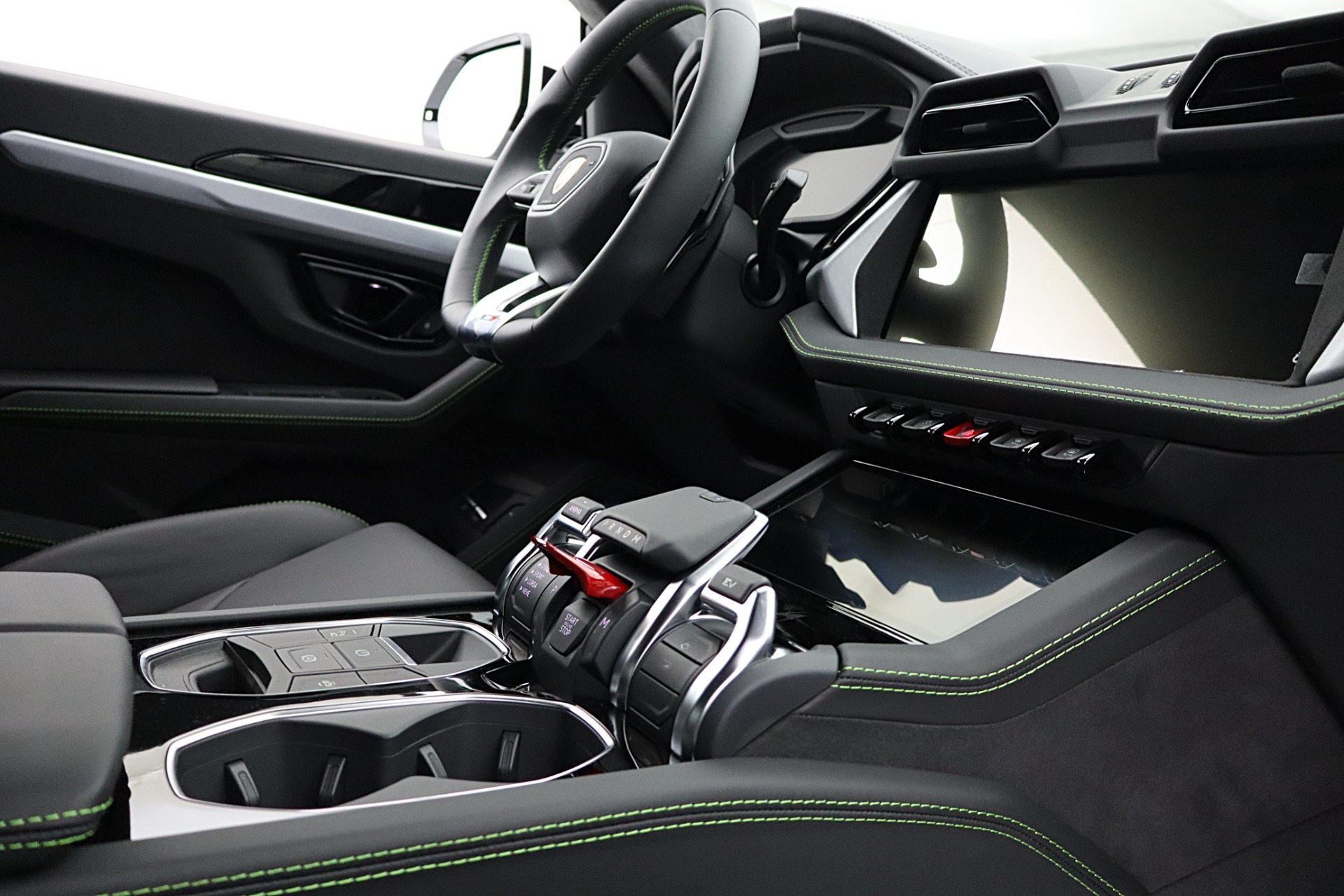 2026 Lamborghini Urus SE - Photo 31