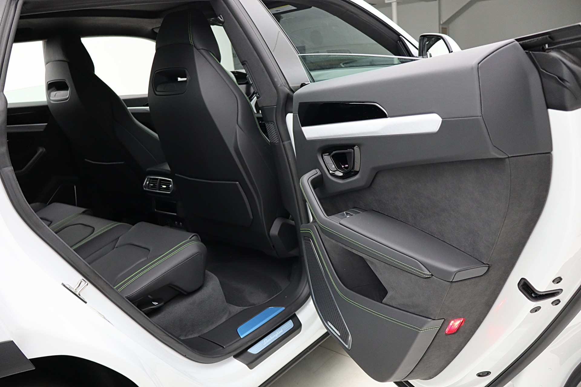 2026 Lamborghini Urus SE - Photo 36