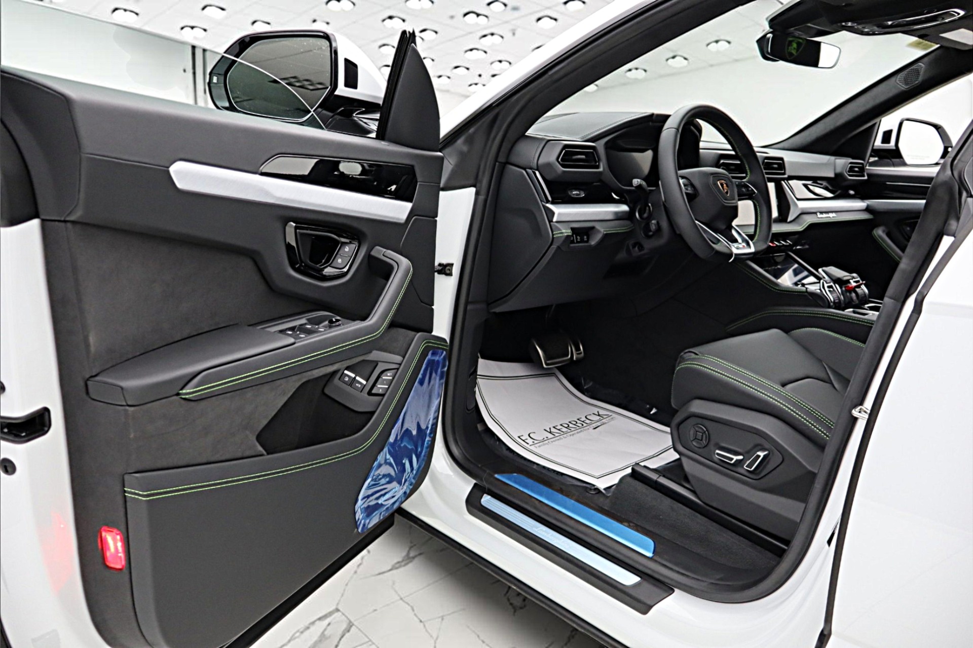 2026 Lamborghini Urus SE - Photo 39