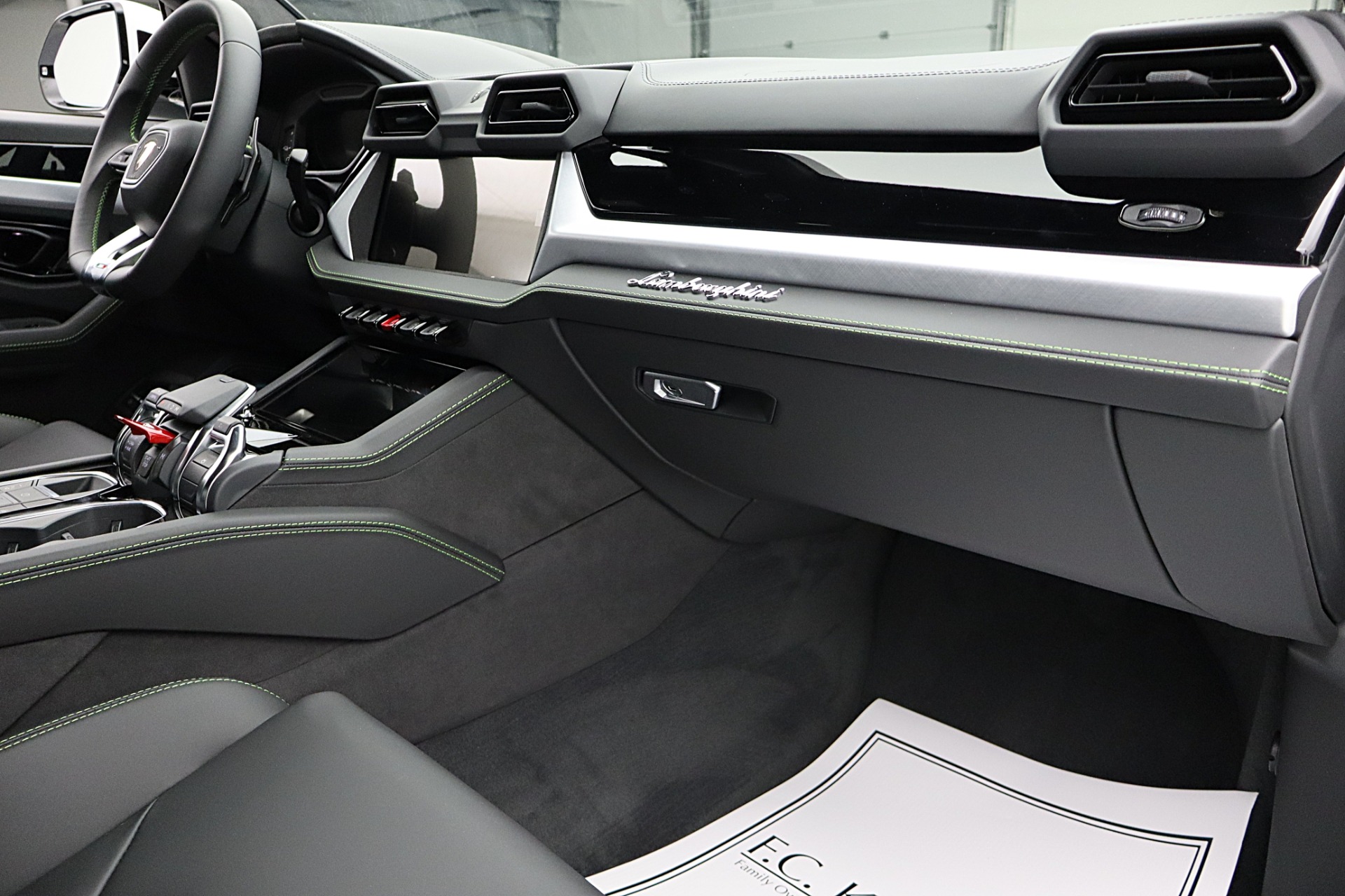 2026 Lamborghini Urus SE - Photo 41