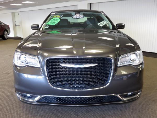 Used 2015 Chrysler 300 Limited for sale Sold at F.C. Kerbeck Lamborghini Palmyra N.J. in Palmyra NJ 08065 2