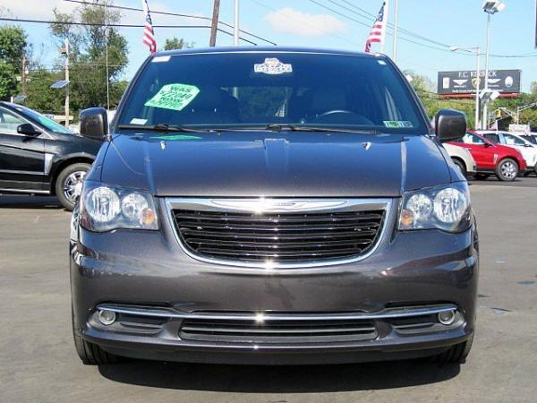 Used 2015 Chrysler Town & Country S for sale Sold at F.C. Kerbeck Lamborghini Palmyra N.J. in Palmyra NJ 08065 2