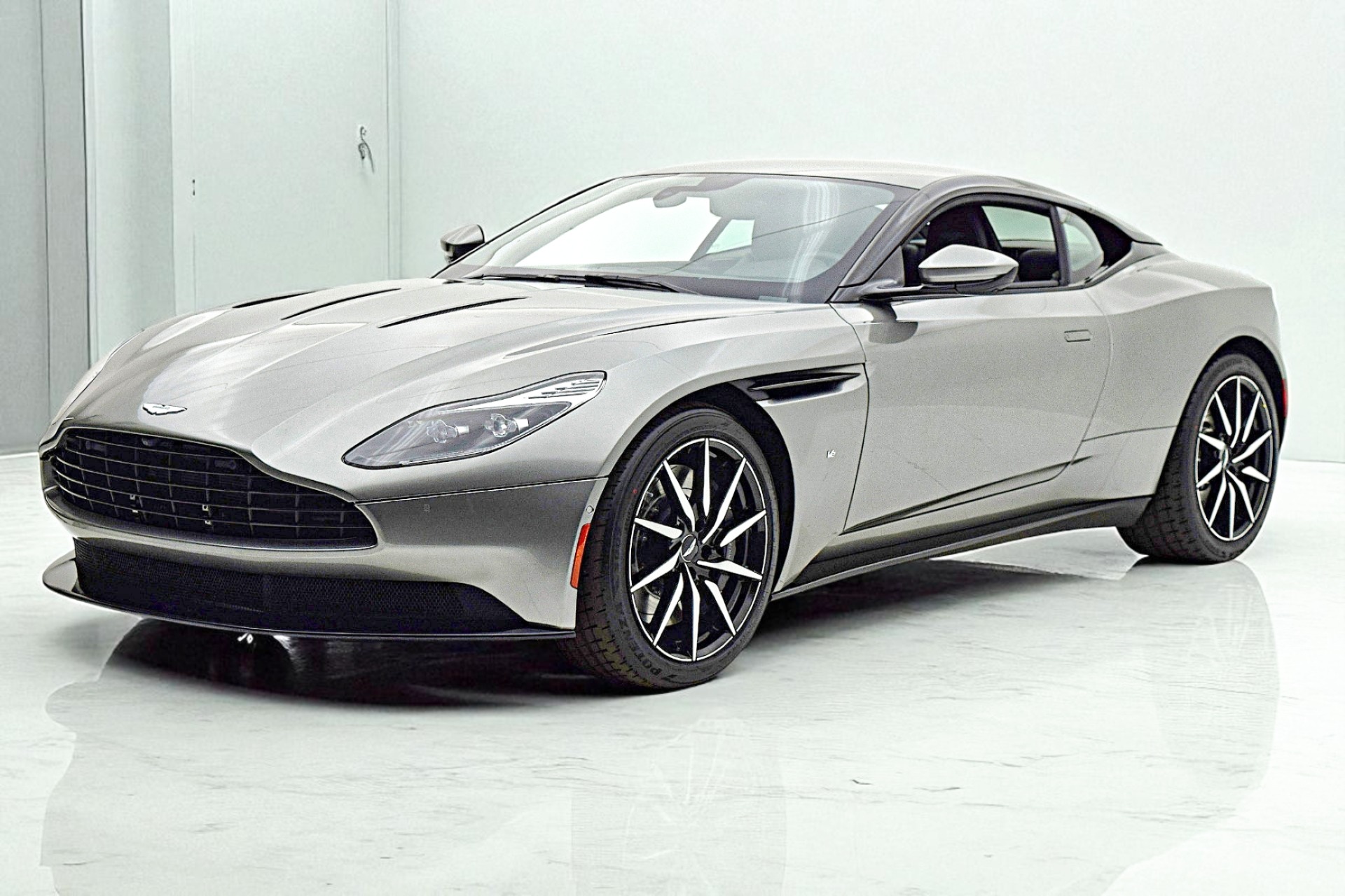 Used 2018 Aston Martin DB11 V12 for sale $114,000 at F.C. Kerbeck Lamborghini Palmyra N.J. in Palmyra NJ 08065 2