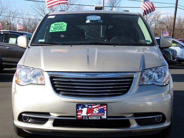 Used 2016 Chrysler Town & Country Touring for sale Sold at F.C. Kerbeck Lamborghini Palmyra N.J. in Palmyra NJ 08065 2