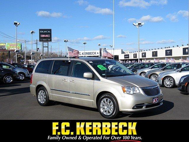 Used 2016 Chrysler Town & Country Touring for sale Sold at F.C. Kerbeck Lamborghini Palmyra N.J. in Palmyra NJ 08065 1