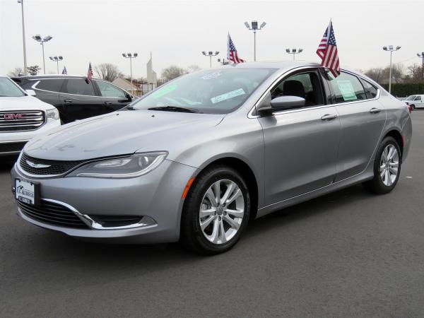 Used 2015 Chrysler 200 Limited for sale Sold at F.C. Kerbeck Lamborghini Palmyra N.J. in Palmyra NJ 08065 3