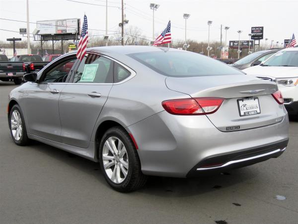 Used 2015 Chrysler 200 Limited for sale Sold at F.C. Kerbeck Lamborghini Palmyra N.J. in Palmyra NJ 08065 4